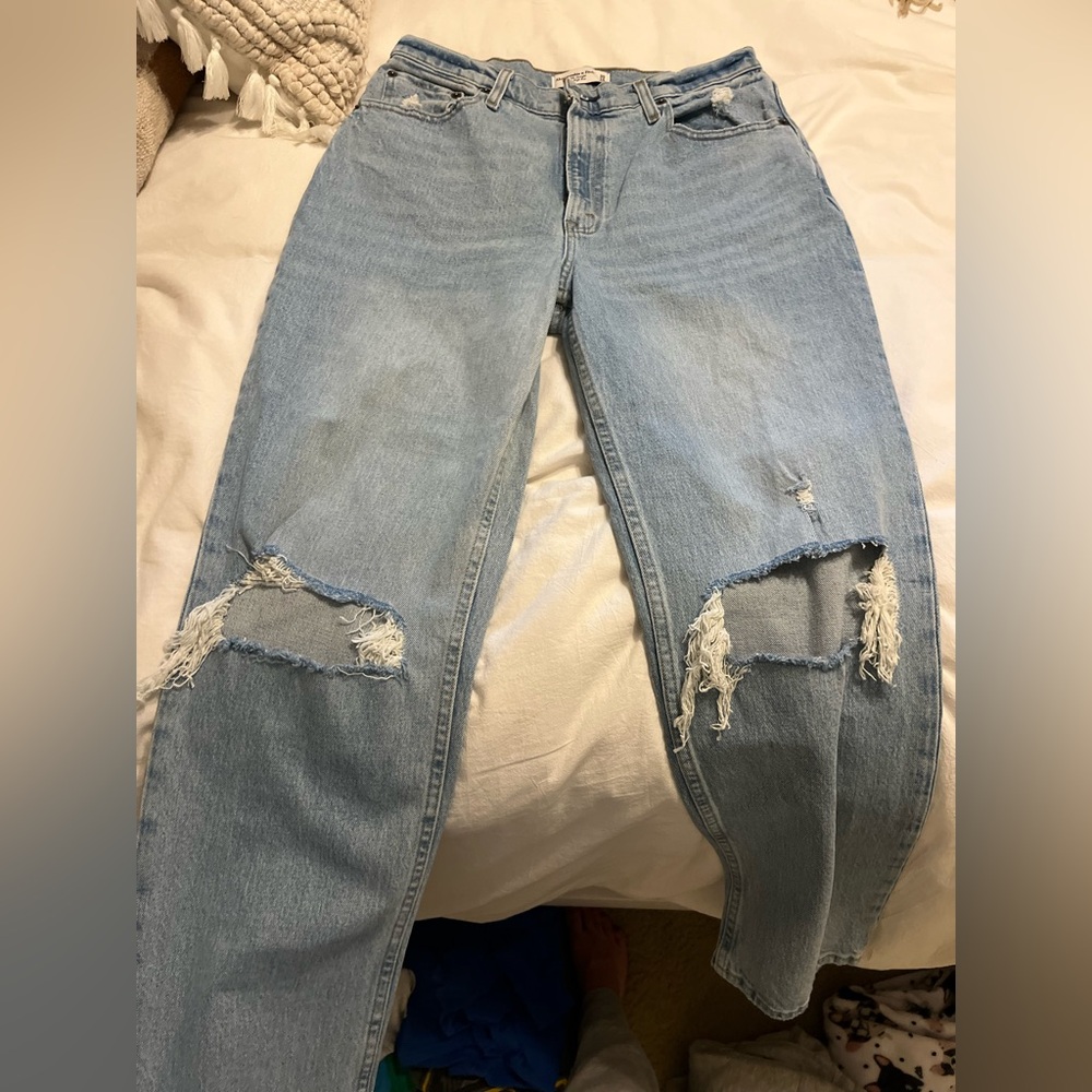 Abercrombie and Fitch - Curve Love Ultra High Rise 90s Straight Jean